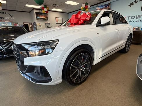Used 2020 Audi Q8 Prestige w/ Prestige Package image 6