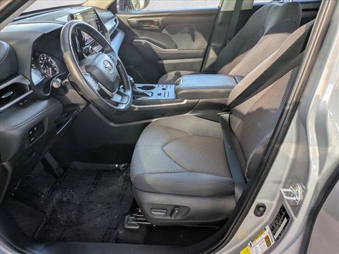 Used 2024 Toyota Highlander LE image 15