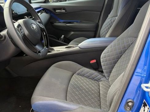 Used 2021 Toyota C-HR XLE FWD image 6