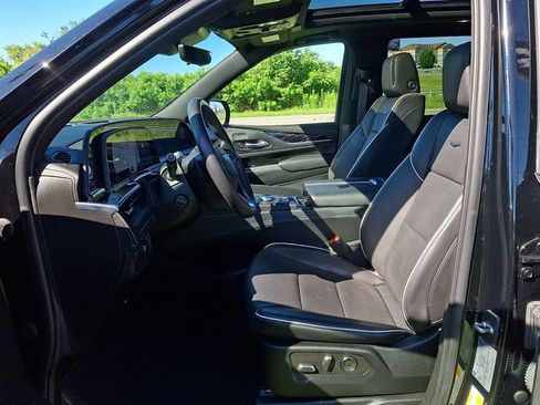 Used 2023 Cadillac Escalade Sport w/ LPO, ONYX Package AWD/4WD image 11