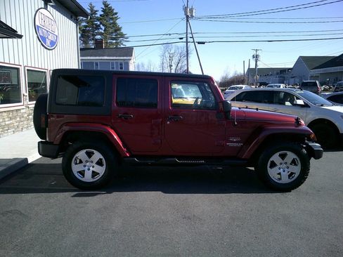 Used 2011 Jeep Wrangler Unlimited Sahara w/ Dual Top Group AWD/4WD image 8