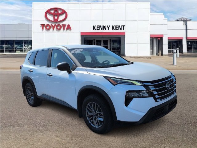 Used 2025 Nissan Rogue S FWD image 1