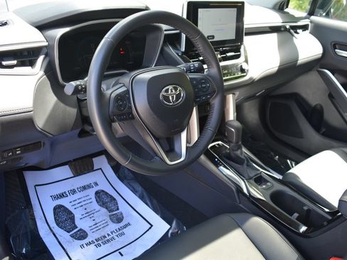 Used 2025 Toyota Corolla Cross XLE w/ Convenience Package AWD/4WD image 11