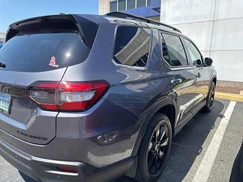 Used 2025 Honda Pilot Black Edition image 4