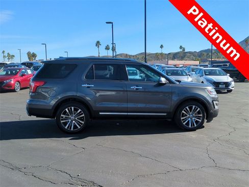 Used 2017 Ford Explorer Platinum image 5