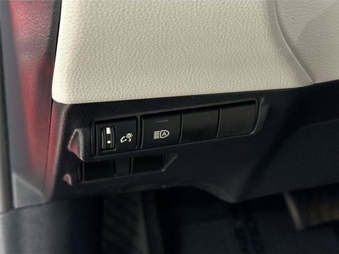 Used 2024 Toyota Corolla Cross LE FWD image 15