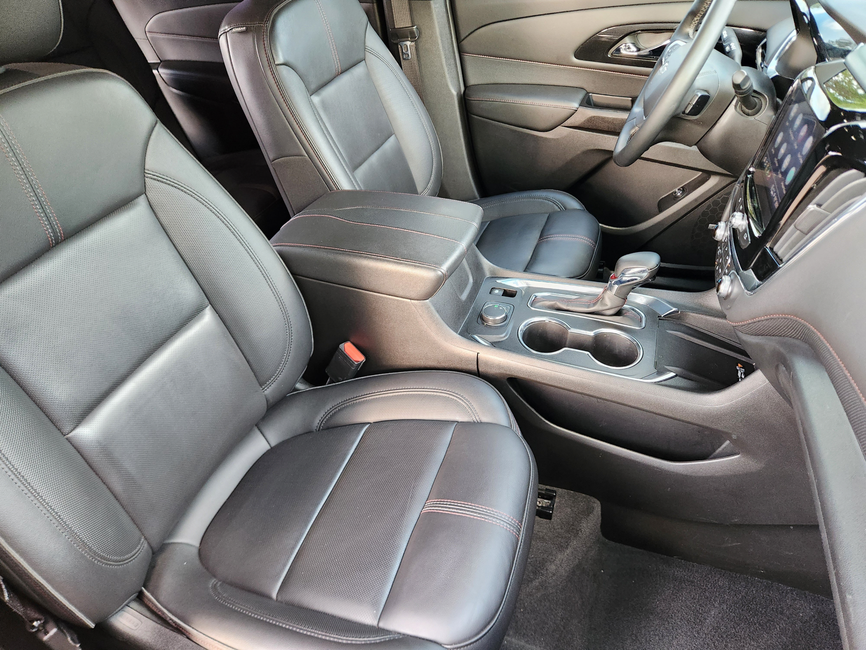 Used 2023 Chevrolet Traverse RS FWD image 6