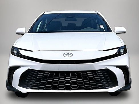Used 2025 Toyota Camry SE FWD image 3