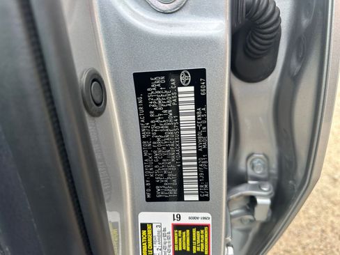 Used 2025 Toyota Camry LE image 28