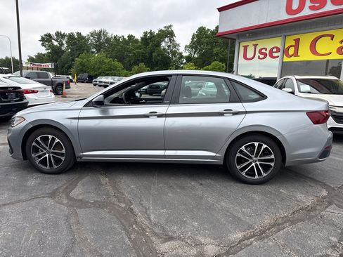 Used 2025 Volkswagen Jetta Sport FWD image 3