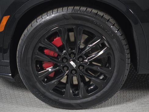 Used 2023 Cadillac XT6 Sport w/ LPO, ONYX Package image 9