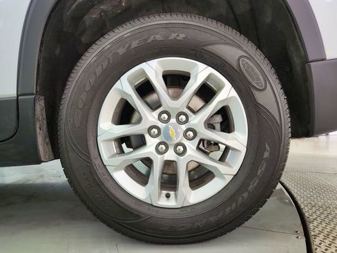 Used 2021 Chevrolet Traverse LS FWD image 28