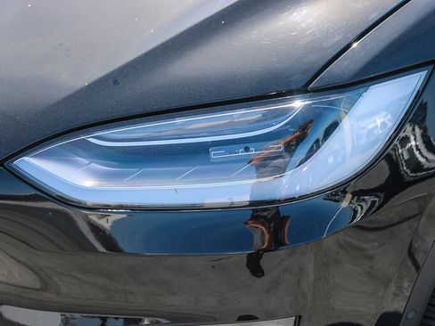 Used 2022 Tesla Model X image 5