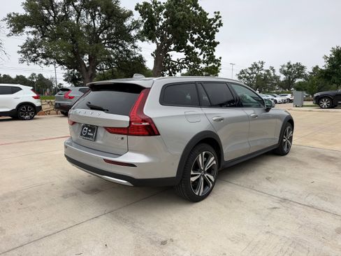 Certified 2025 Volvo V60 B5 Cross Country Plus AWD/4WD image 6