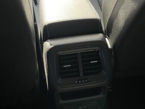 Used 2024 Volkswagen Taos SE image 24