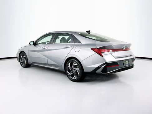 Used 2025 Hyundai Elantra SEL image 5