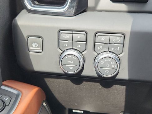 Certified 2024 GMC Sierra 2500 Denali Ultimate AWD/4WD image 30