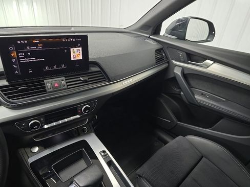 Used 2024 Audi Q5 e Premium Plus w/ Premium Plus Package AWD/4WD image 26