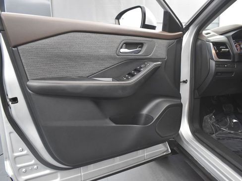 Used 2022 Nissan Rogue SV image 28