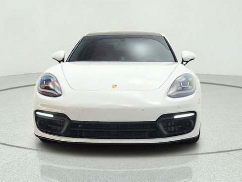 Used 2023 Porsche Panamera image 2