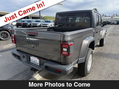 Certified 2022 Jeep Gladiator Sport image 6