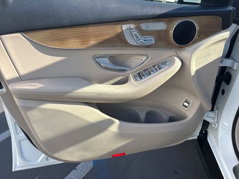 Used 2019 Mercedes-Benz GLC 300 image 9
