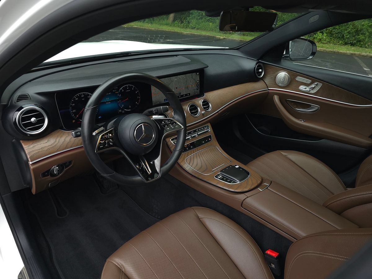 Used 2023 Mercedes-Benz E 350 4MATIC Sedan image 2