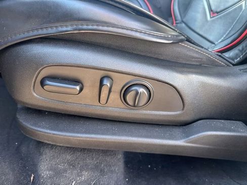 Used 2019 Chevrolet Traverse LT image 12