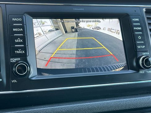 Used 2021 Kia Sedona EX image 21