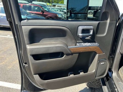 Used 2018 GMC Sierra 3500 Denali w/ Duramax Plus Package AWD/4WD image 10