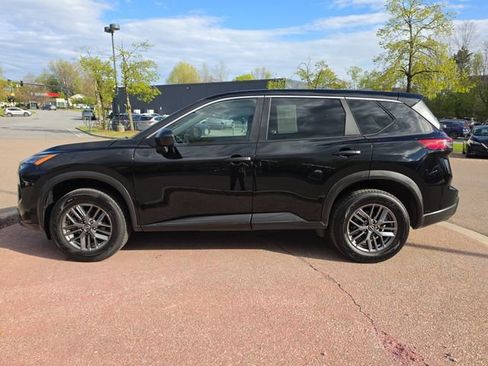 Used 2024 Nissan Rogue S AWD/4WD image 2
