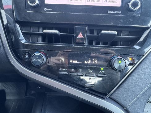 Used 2023 Toyota Camry SE w/ Cold Weather Package image 18