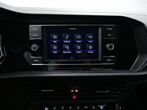 Used 2024 Volkswagen Jetta SE FWD image 18