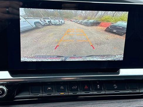 New 2026 GMC Sierra 1500 SLT w/ SLT Convenience Package image 17