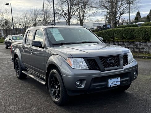 Used 2020 Nissan Frontier SV w/ Midnight Edition Floor Mats image 2
