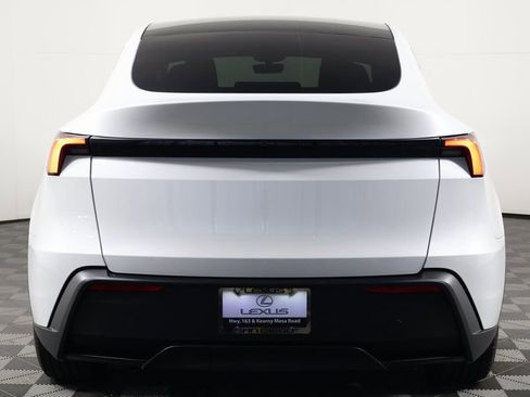 Used 2026 Tesla Model Y 2WD image 5