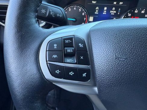 Used 2022 Ford Explorer XLT w/ Equipment Group 202A image 17