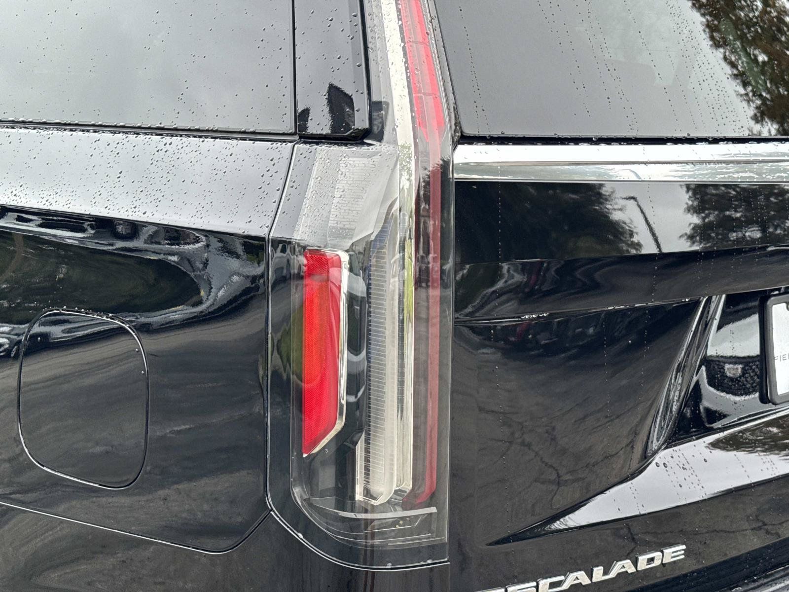 Used 2023 Cadillac Escalade Luxury RWD image 11