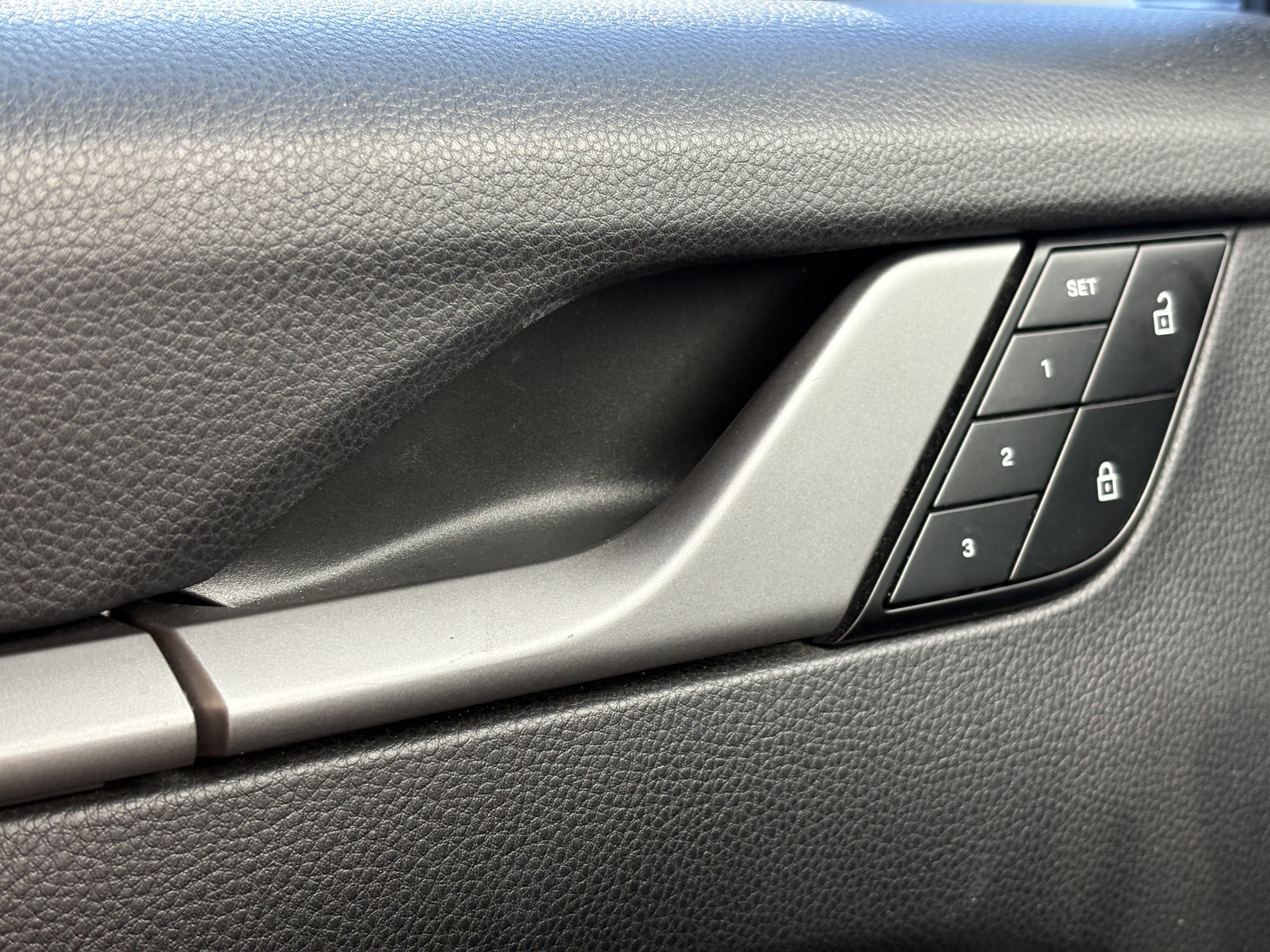 Used 2024 Porsche 911 Carrera RWD image 24