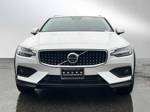 Certified 2025 Volvo V60 B5 Cross Country Plus image 8