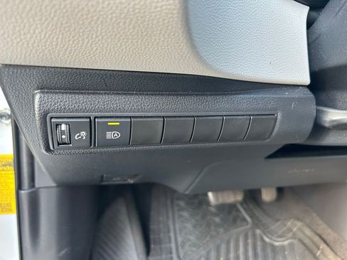 Used 2020 Toyota Corolla LE FWD image 17