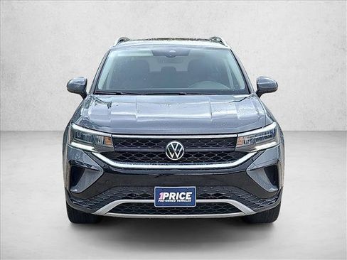Used 2023 Volkswagen Taos SE w/ Panoramic Sunroof Package AWD/4WD image 2