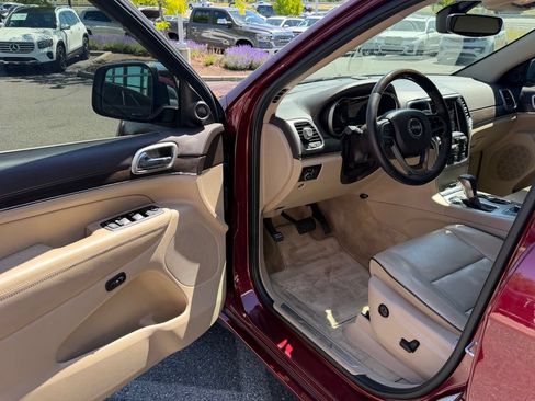 Used 2018 Jeep Grand Cherokee Overland AWD/4WD image 11