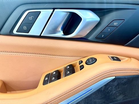 Used 2022 BMW X5 xDrive40i w/ Premium Package image 9