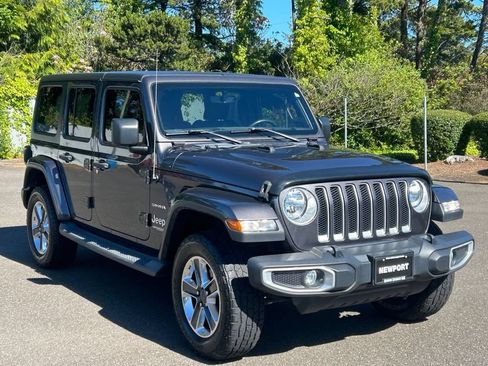 Used 2019 Jeep Wrangler Unlimited Sahara AWD/4WD image 3