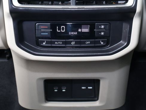 Used 2024 Volkswagen Atlas SEL Premium R-Line AWD/4WD image 14