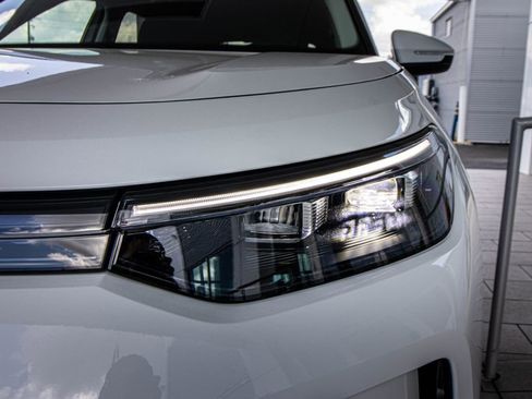 New 2026 Volkswagen Tiguan S FWD image 6