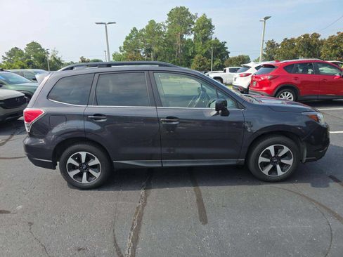 Used 2017 Subaru Forester 2.5i Limited AWD/4WD image 2