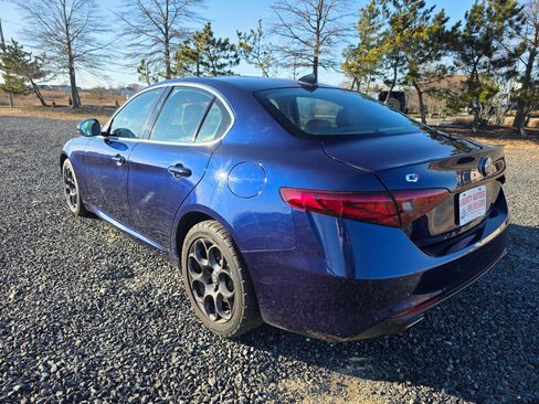 Used 2017 Alfa Romeo Giulia AWD image 4