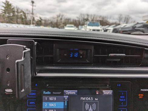 Used 2017 Toyota Corolla SE w/ SE Premium Package FWD image 19